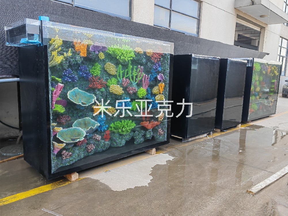 <b>亞克力魚(yú)缸會(huì)不會(huì)變形？如何清理亞克力魚(yú)缸</b>